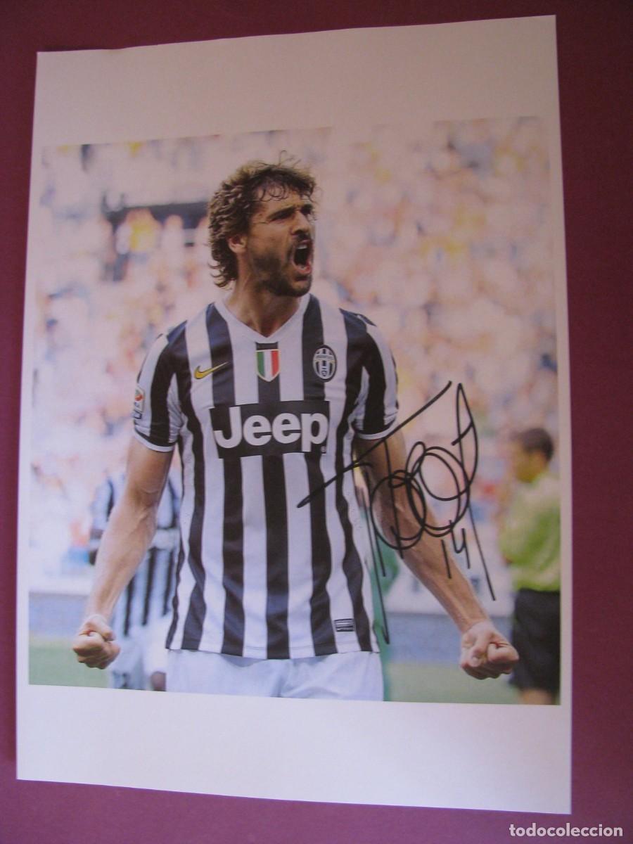 Coleccionismo deportivo: LAMINA CON AUTOGRAFO ORIGINAL A MANO DEL JUGADOR DE FUTBOL FERNANDO LLORENTE. JUVENTUS DE TURIN