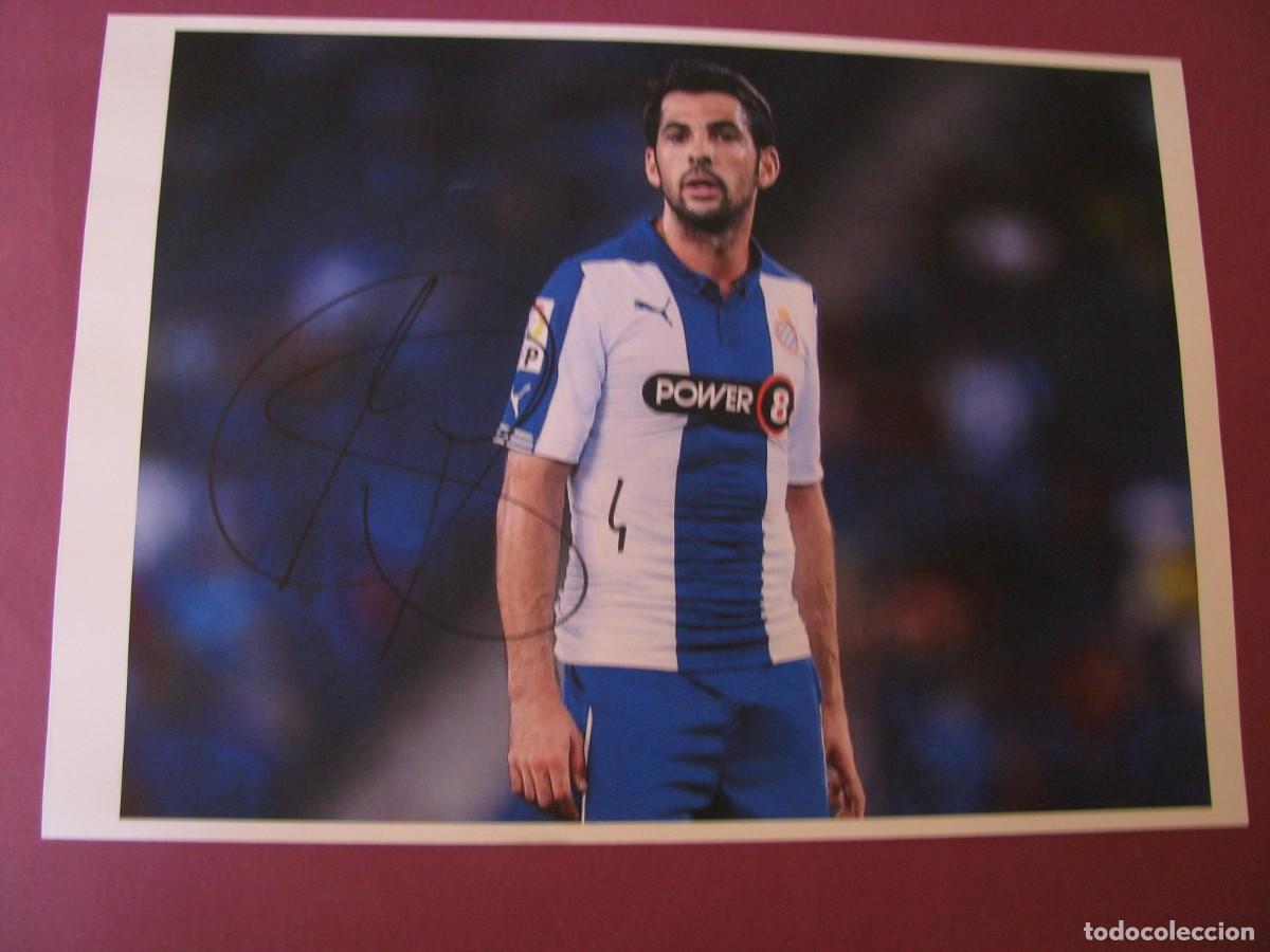Coleccionismo deportivo: LAMINA CON AUTOGRAFO ORIGINAL A MANO DEL JUGADOR DE FUTBOL VICTOR SANCHEZ, RCD ESPANYOL