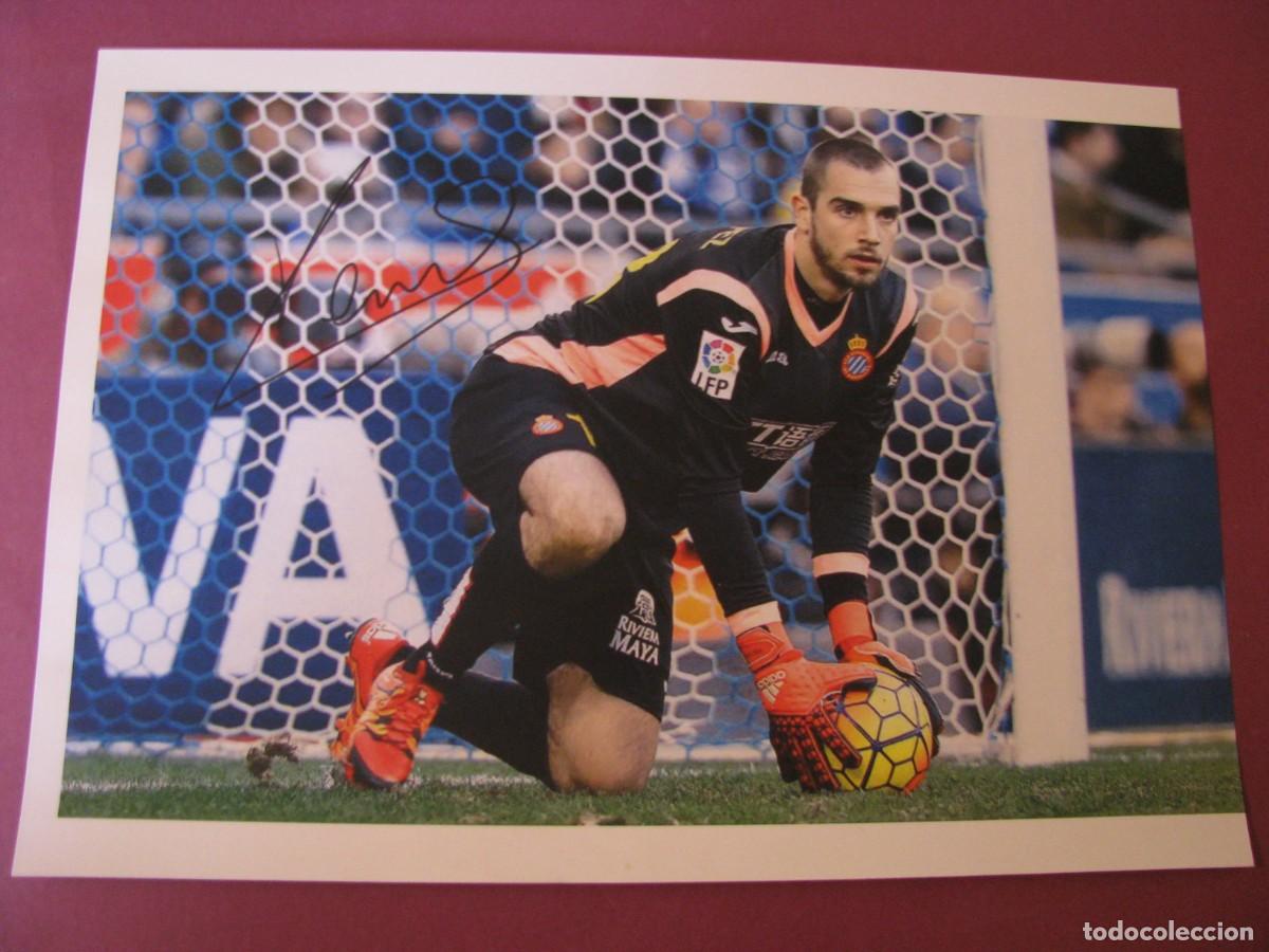 Coleccionismo deportivo: LAMINA CON AUTOGRAFO ORIGINAL A MANO DEL JUGADOR DE FUTBOL PAU LOPEZ, RCD ESPANYOL