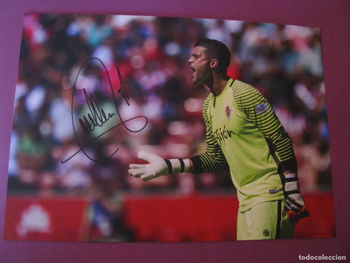 Coleccionismo deportivo: LAMINA CON AUTOGRAFO ORIGINAL A MANO DEL JUGADOR DE FUTBOL IVAN CUELLAR, REAL SPORTING GIJON.