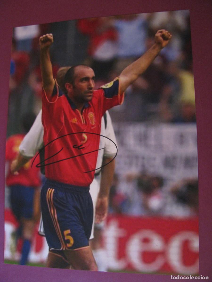 Coleccionismo deportivo: LAMINA CON AUTOGRAFO ORIGINAL A MANO DEL JUGADOR DE FUTBOL ABELARDO FERNANDEZ, SELECCION ESPA&Ntilde;A