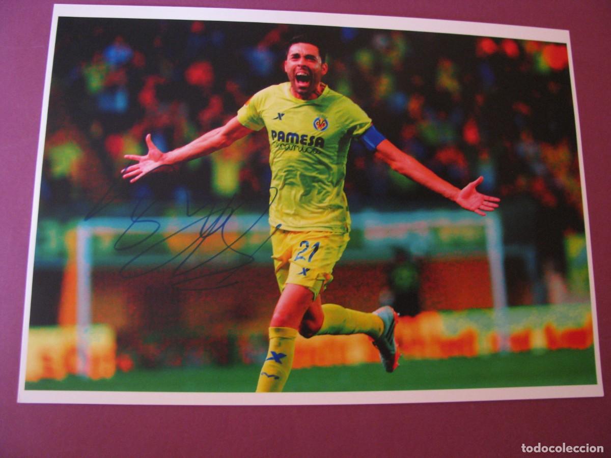 Coleccionismo deportivo: LAMINA CON AUTOGRAFO ORIGINAL A MANO DEL JUGADOR DE FUTBOL BRUNO SORIANO. VILLARREAL C.F.