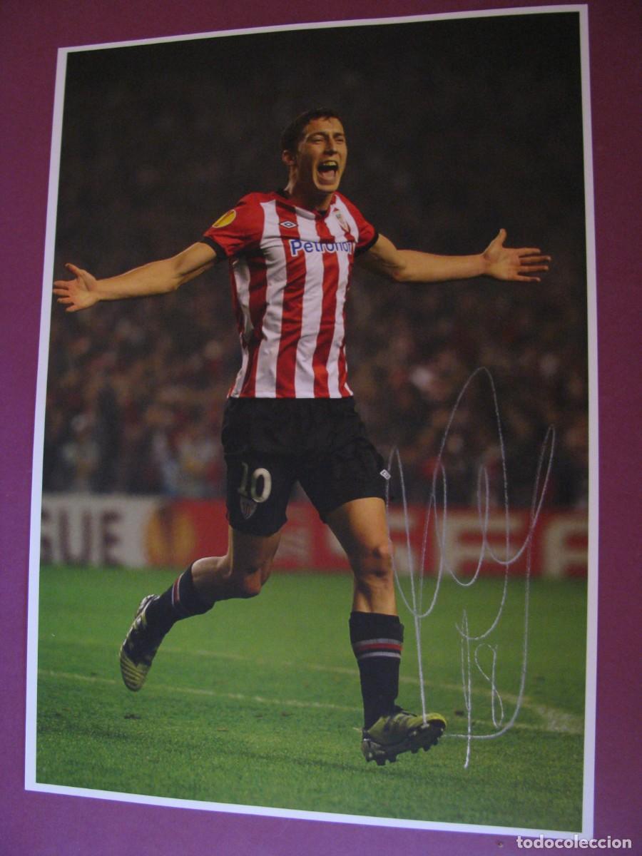 Coleccionismo deportivo: LAMINA CON AUTOGRAFO ORIGINAL A MANO DEL JUGADOR DE FUTBOL OSCAR DE MARCOS. ATHLETIC BILBAO.