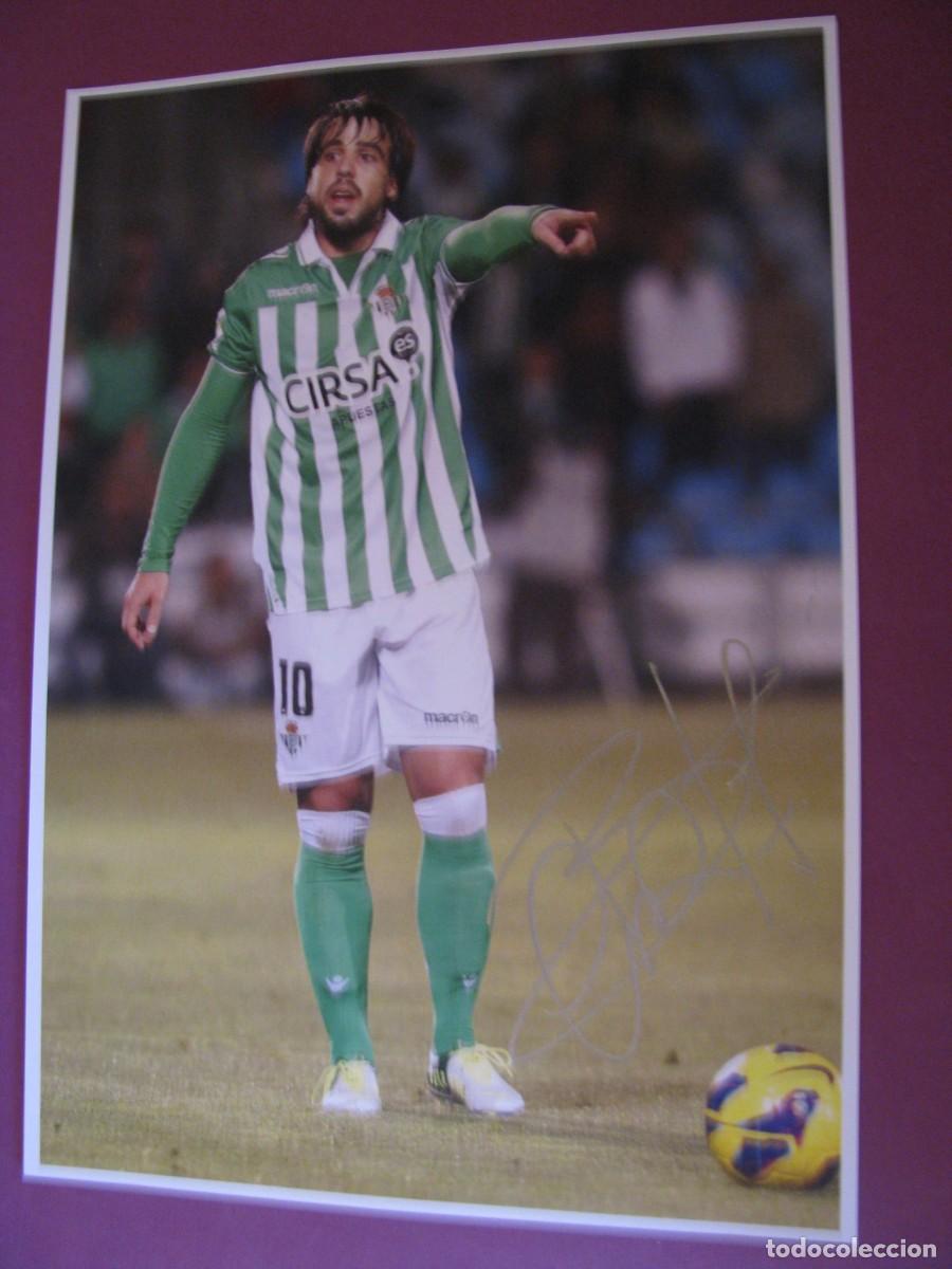 Coleccionismo deportivo: LAMINA CON AUTOGRAFO ORIGINAL A MANO DEL JUGADOR DE FUTBOL BE&Ntilde;AT ETXEBARRIA. REAL BETIS