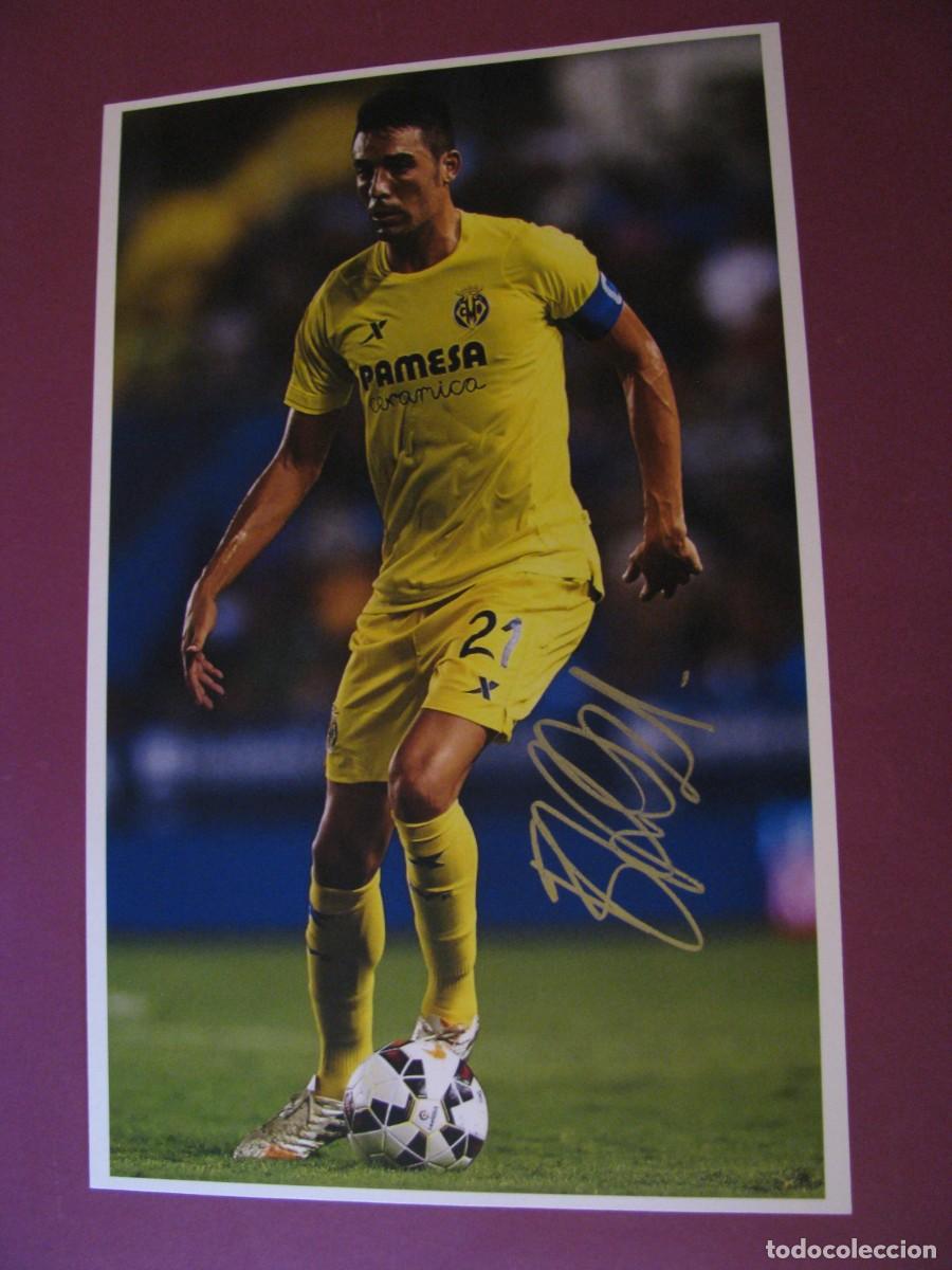 Coleccionismo deportivo: LAMINA CON AUTOGRAFO ORIGINAL A MANO DEL JUGADOR DE FUTBOL BRUNO SORIANO. VILLARREAL C.F.