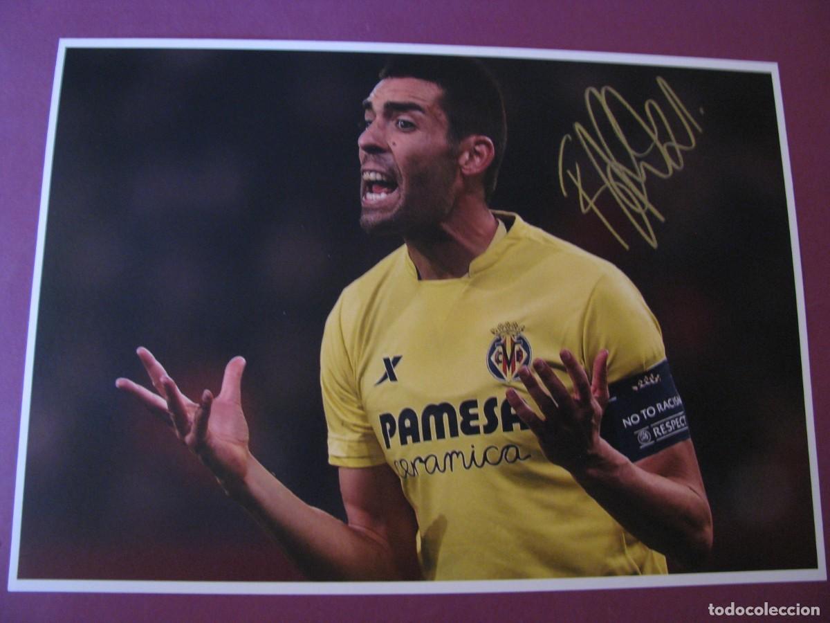 Coleccionismo deportivo: LAMINA CON AUTOGRAFO ORIGINAL A MANO DEL JUGADOR DE FUTBOL BRUNO SORIANO. VILLARREAL C.F.