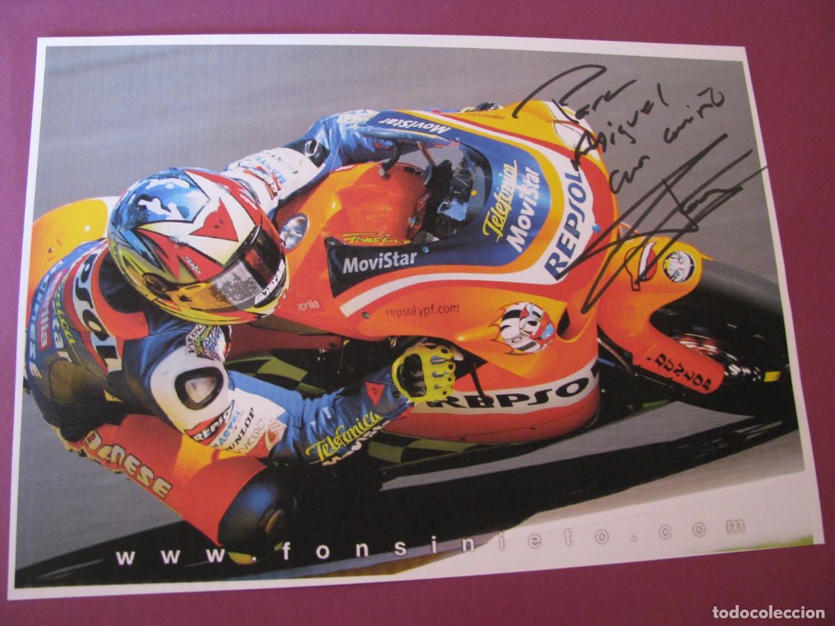 Coleccionismo deportivo: LAMINA CON AUTOGRAFO ORIGINAL A MANO DEL PILOTO DE MOTO FONSI NIETO. EQUIPO MOVISTAR REPSOL