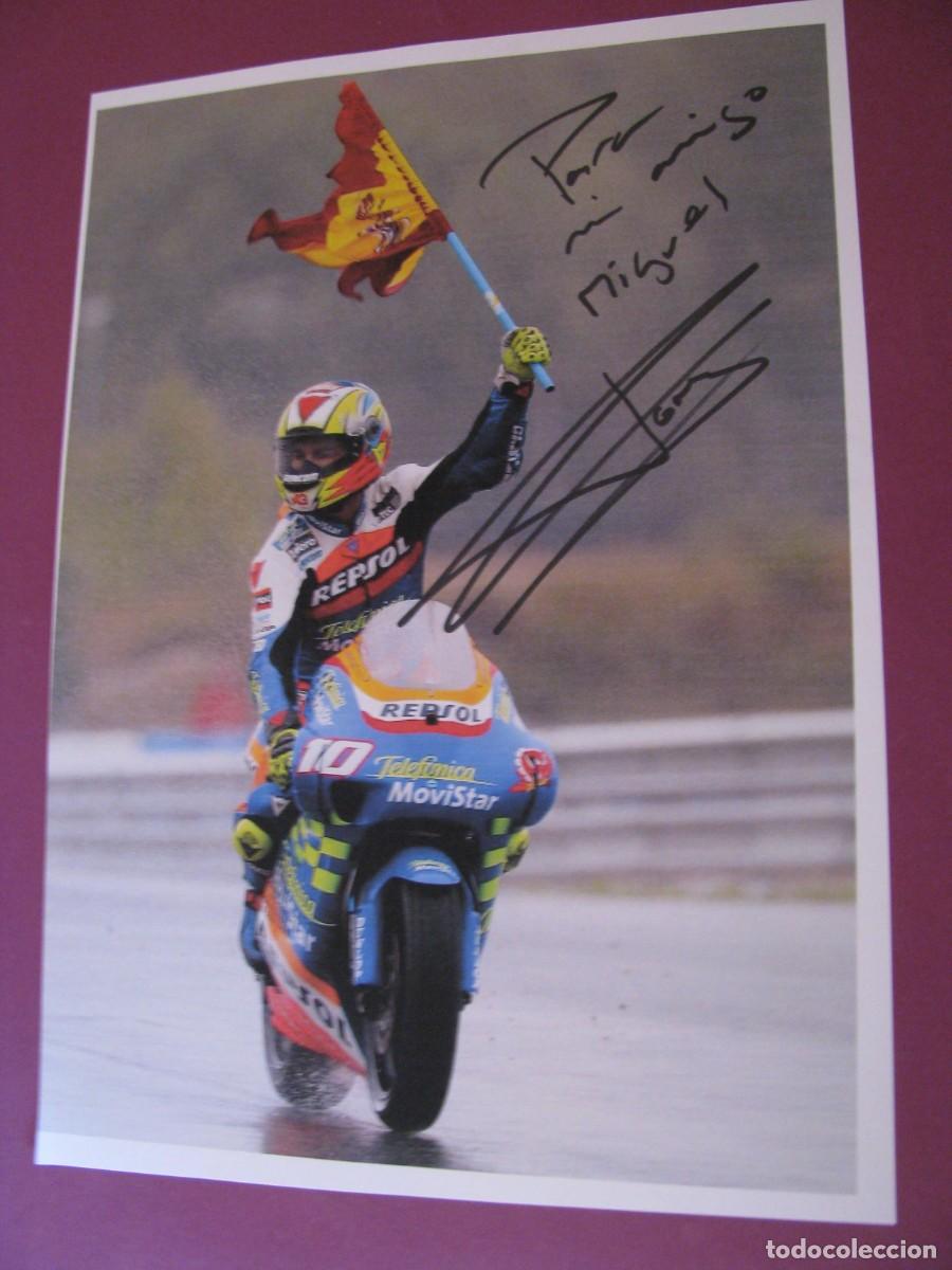 Coleccionismo deportivo: LAMINA CON AUTOGRAFO ORIGINAL A MANO DEL PILOTO DE MOTO FONSI NIETO. EQUIPO MOVISTAR REPSOL