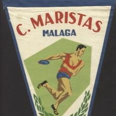 Coleccionismo deportivo: MALAGA - C. MARISTAS,BANDERIN EN SEDA AÑO 195? MEDIDAS 31 X 16CM,BUENA CONSERVACION