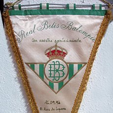 Coleccionismo deportivo: BETIS FUTBOL BANDERÍN REAL BETIS /// FIRMADO POR MANUEL RUIZ DE LOPERA 1994 ///