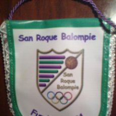Coleccionismo deportivo: VENDO BANDERIN DEL CLUB SAN ROQUE BALOMPIÉ DE SEVILLA. (VER MÁS FOTOS EN EL INTERIOR).