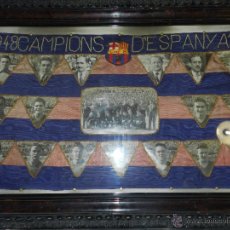 Coleccionismo deportivo: CF BARCELONA - BANDERA ENMARCADA CF BARCELONA CAMPEON DE ESPAÑA 1948 - 1949, FOTOGRAFIAS DEDICADAS