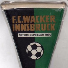 Coleccionismo deportivo: BANDERIN F. C. WACKER INNSBRUCK. OSTERR CUPSIEGER 1970. MEDIDAS 22 CM. FUTBOL. COPA.. Lote 163656237