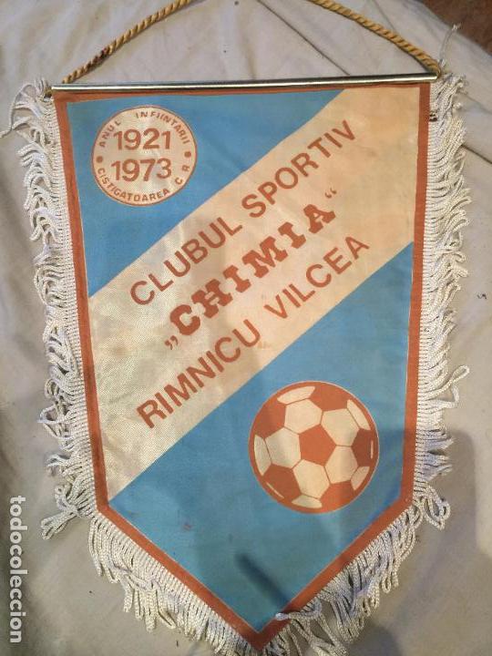 Coleccionismo deportivo: Clubul Sportiv Chimia Ramnicu Valcea, 1973, RARISIMO BANDERIN FUTBOL, CLUB YA DESAPARECIDO. RUMANIA, - Foto 1 - 75903983