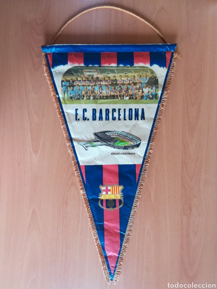 Grand Fanion FC Barcelone Vintage Avec Stade Camp Nou (ancien, Très Bon état)