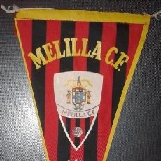 Coleccionismo deportivo: BANDERIN ORIGINAL MELILLA CLUB FUTBOL. AYUDE AL CLUB 1958. MIDE 16 CM. Lote 182759707