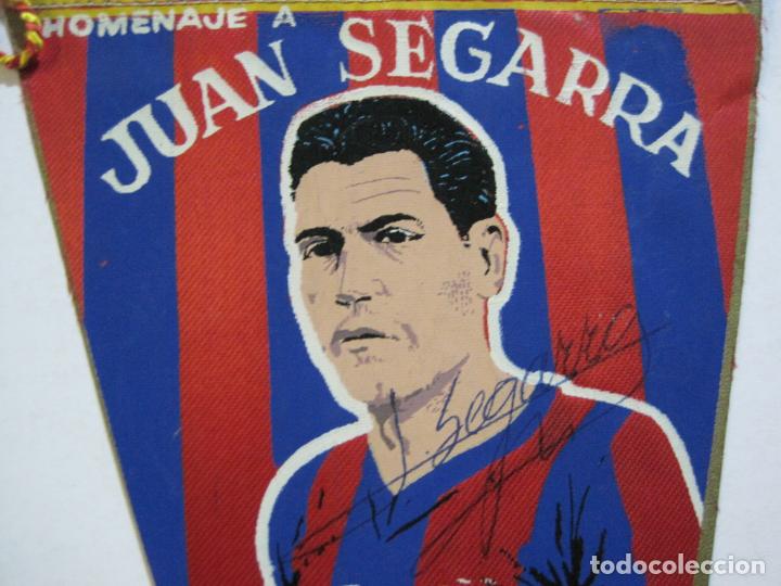 Coleccionismo deportivo: JUAN SEGARRA-FC BARCELONA-BANDERIN HOMENAJE FIRMADO-VER FOTOS-(V-20.057) - Foto 8 - 204360056