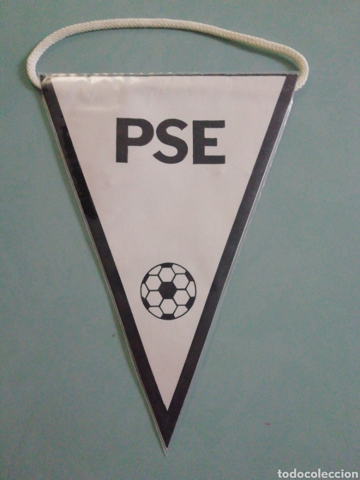Coleccionismo deportivo: Banderin PECSELY S. E. de Hungr&iacute;a - Foto 2
