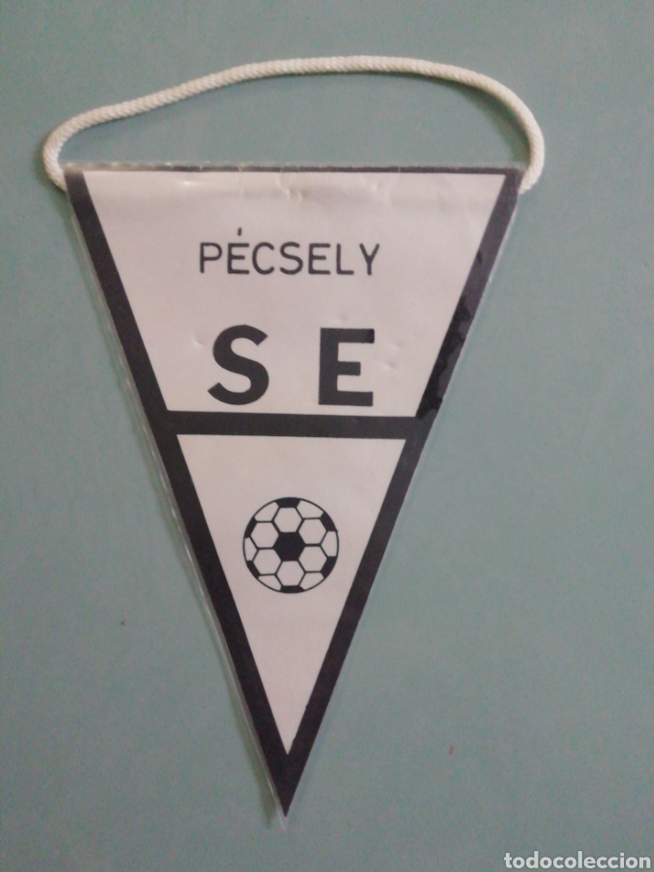 Coleccionismo deportivo: Banderin PECSELY S. E. de Hungr&iacute;a - Foto 1