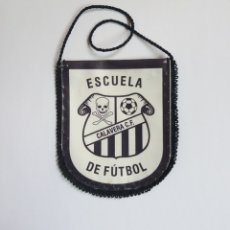 Coleccionismo deportivo: BANDERIN CALAVERA CLUB DE FUTBOL, ESCUELA DE FUTBOL, SEVILLA. Lote 214236895