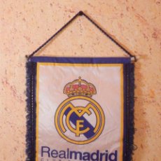 Coleccionismo deportivo: BANDERIN - FLAG - C.F. - REAL MADRID CLUB DE FUTBOL - 33 X 25CM -
