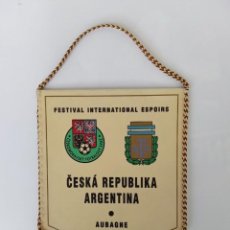Coleccionismo deportivo: BANDERIN PEQUEÑO ”FESTIVAL INTERNATIONAL ESPOIRS” 2006 REP CHECA VS ARGENTINA. Lote 270925013