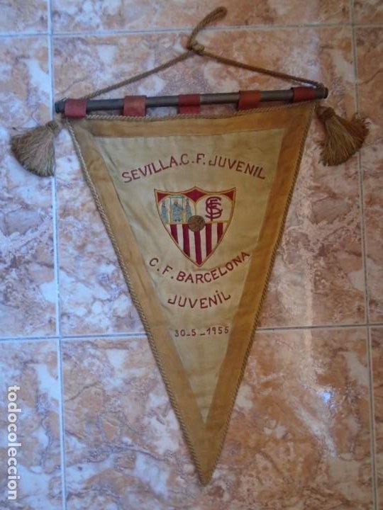 (F-211200)BANDERIN BORDADO SEVILLA C.F.-C.F.BARCELONA JUVENIL 30-5-1955 (Coleccionismo Deportivo - Banderas y Banderines de Fútbol)