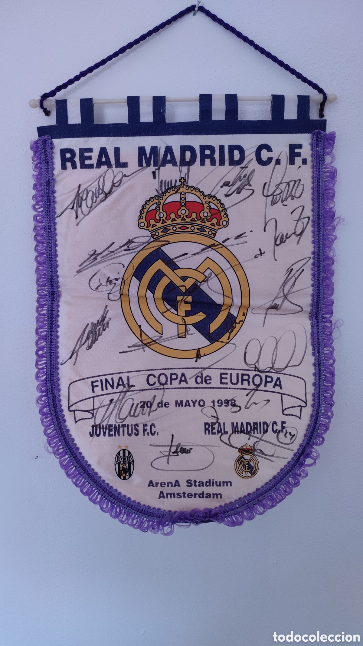 Collectionnisme sportif: BANDER&Iacute;N OBJETO HIST&Oacute;RICO: FIRMAS DE LOS JUGADORES DEL REAL MADRID CF DE LA FINAL DE CHAMPIONS 1998