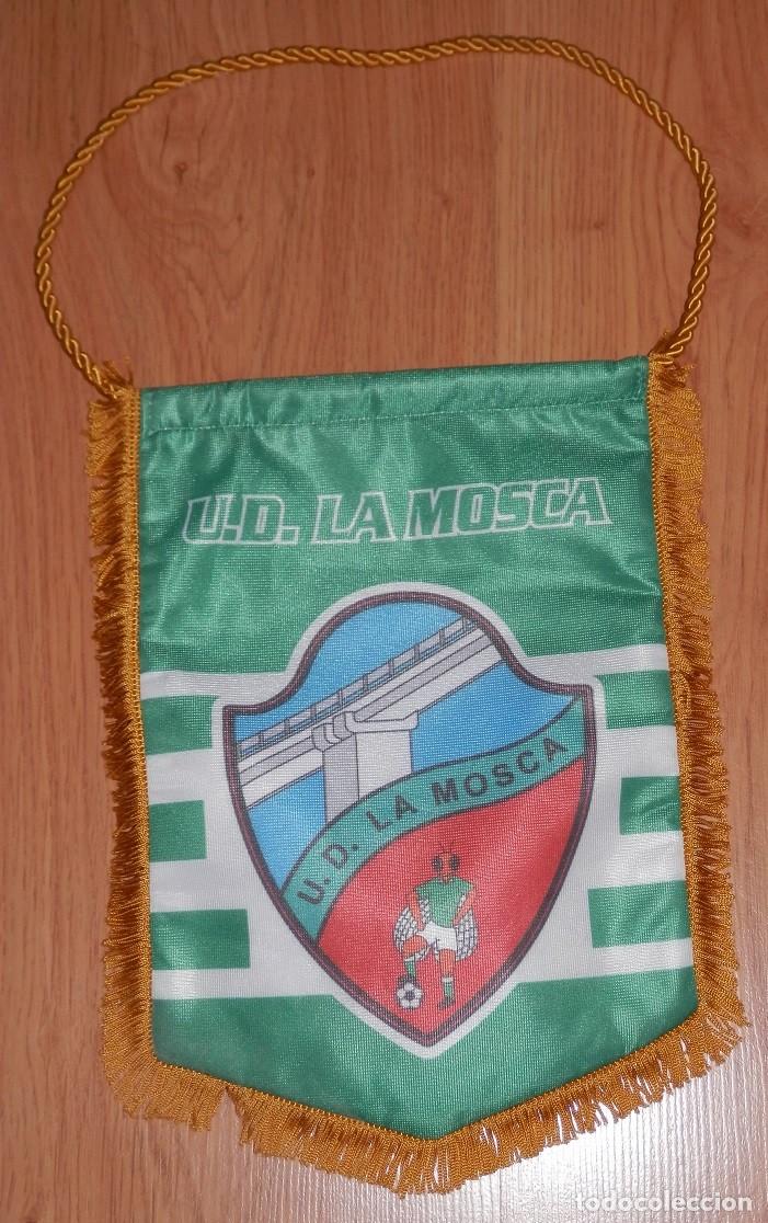 Coleccionismo deportivo: BANDERIN U.D. LA MOSCA - Foto 1
