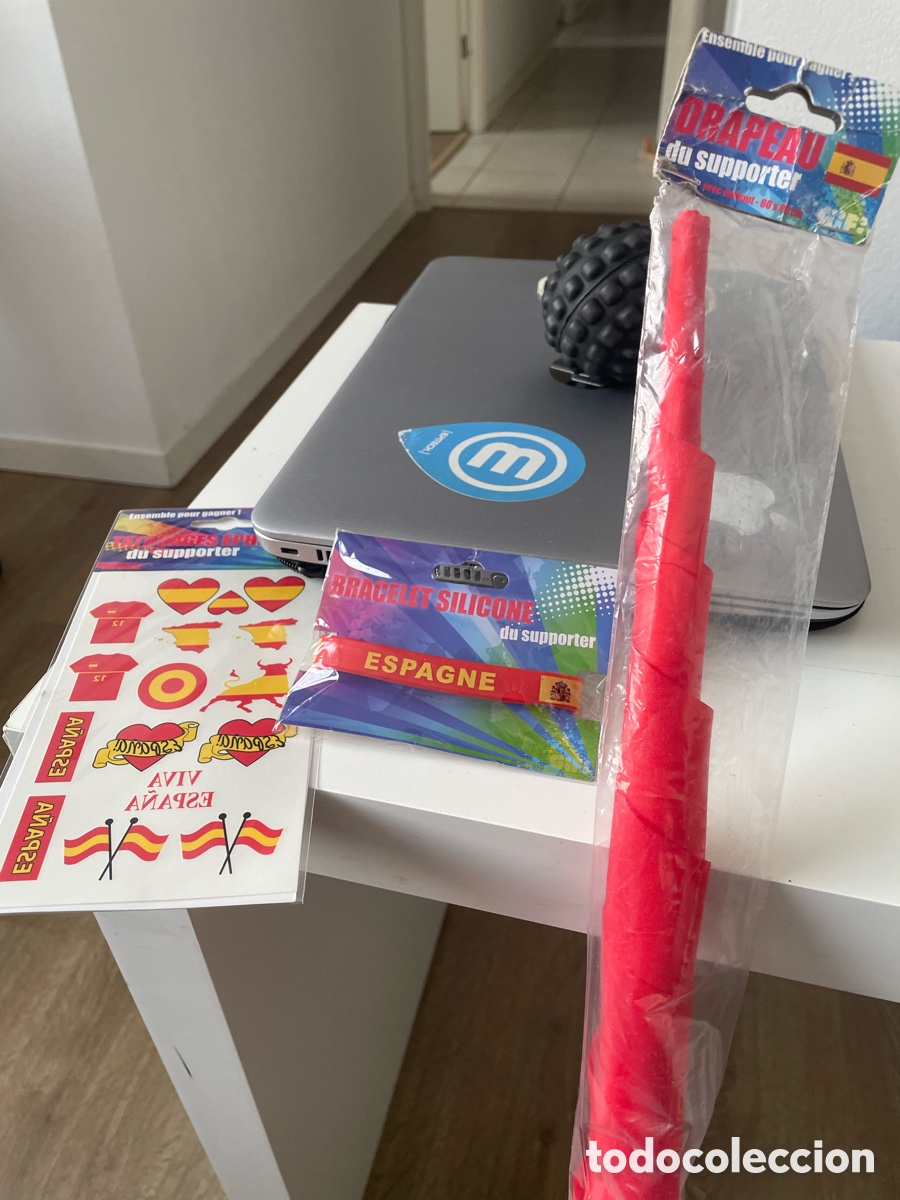 Coleccionismo deportivo: ACCESORIOS PARA SOPORTERO 1 Bandera 1 pulsera y tatuages