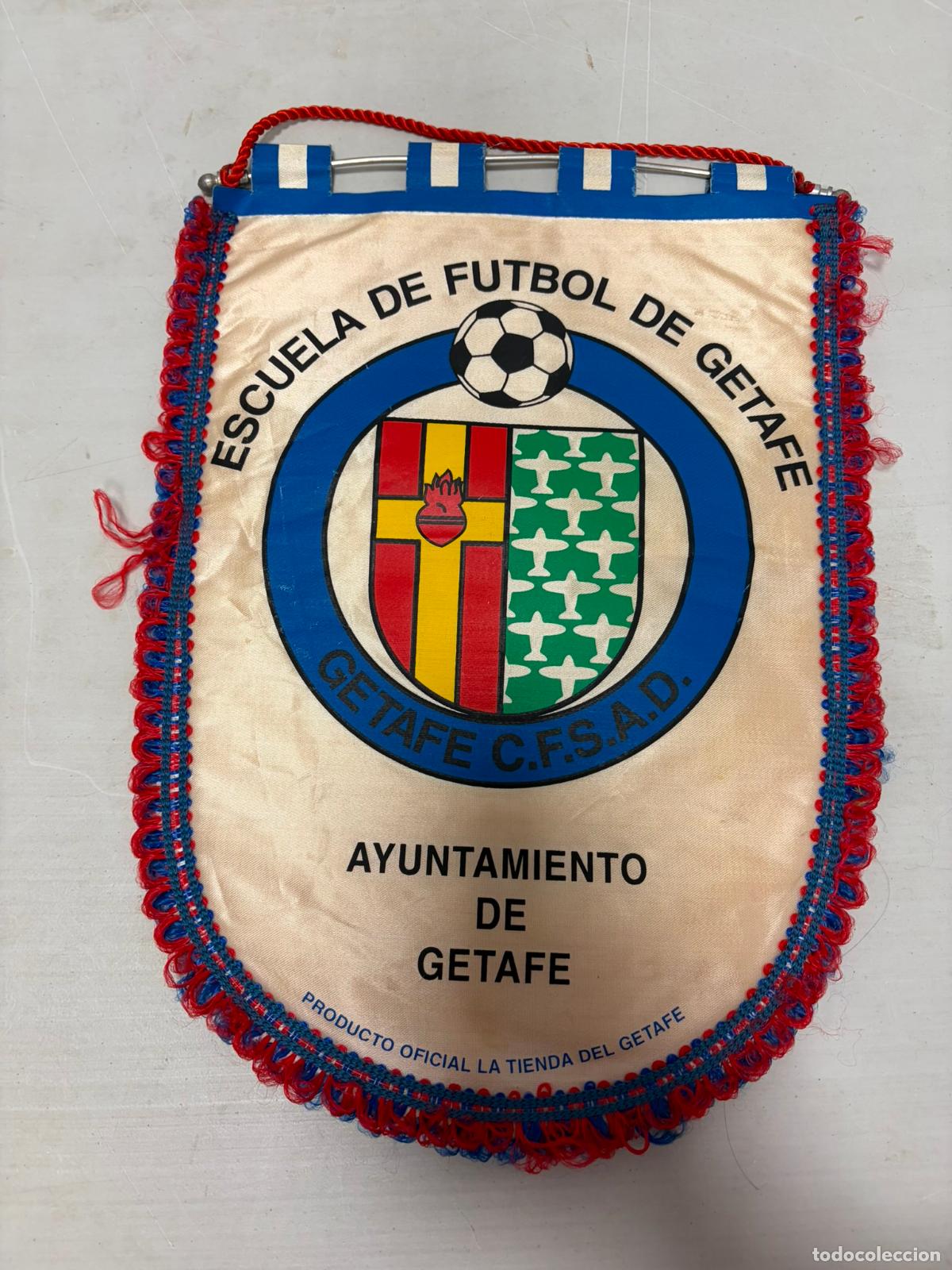 Coleccionismo deportivo: Antiguo banderin Escuela de futbol de Getafe