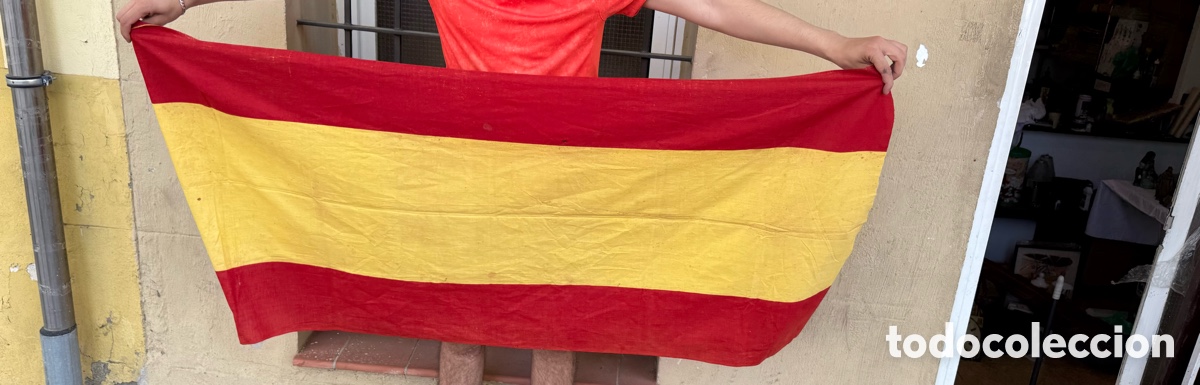 Coleccionismo deportivo: Bandera antigua de Espa&ntilde;a gran formato tela original a&ntilde;os 60 aprox 164 x 78 cm