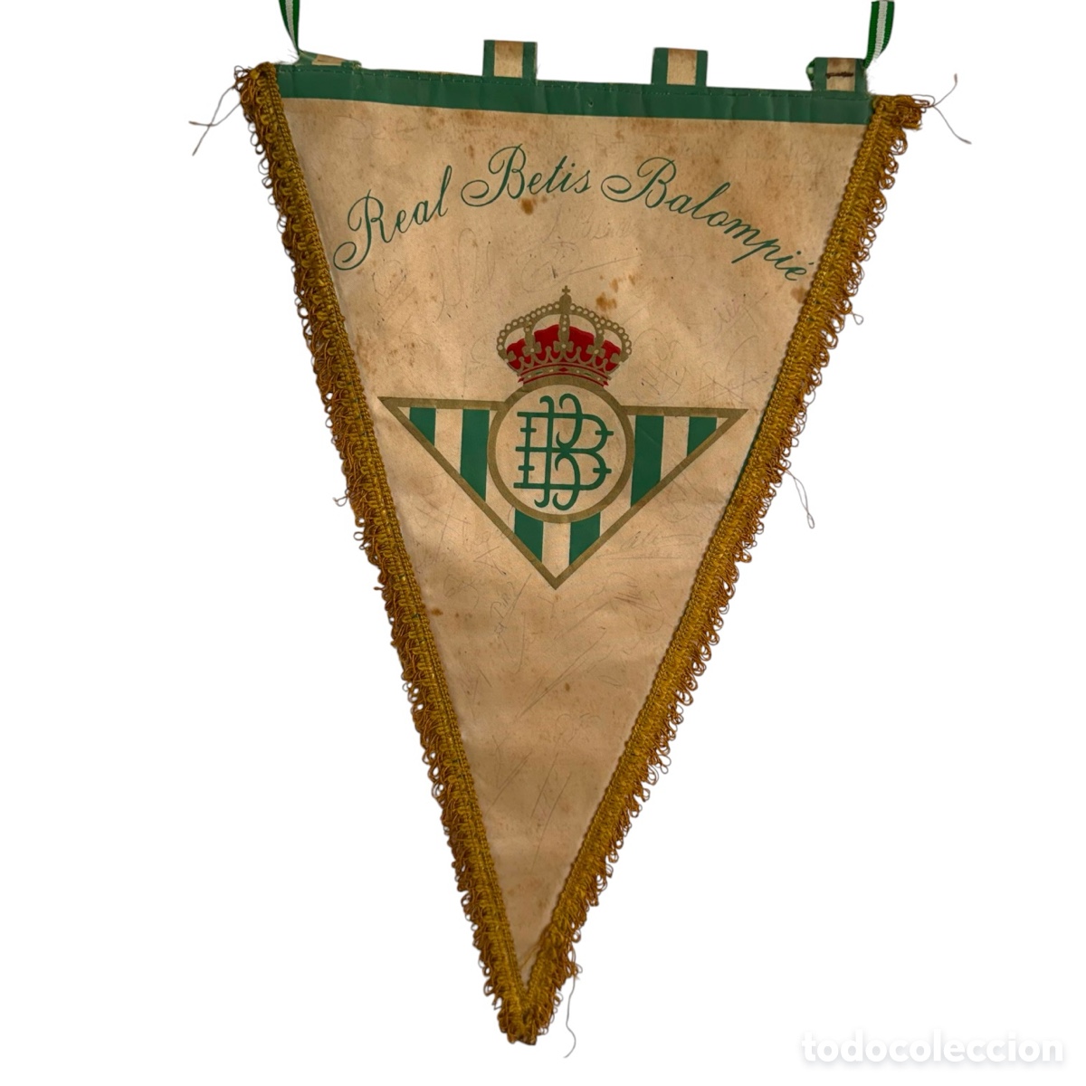 Coleccionismo deportivo: R. BETIS. Bander&iacute;n del R. Betis firmado por jugadores como Gordillo y Cu&eacute;llar de la temporada 93/94