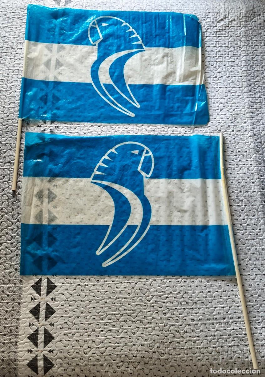 Coleccionismo deportivo: LOTE DE 2 BANDERAS DE PL&Aacute;STICO CON EL LOGOTIPO DEL PERICO DEL RCD ESPANYOL &middot; MEDIDAS: 74 X 52,5 cm.