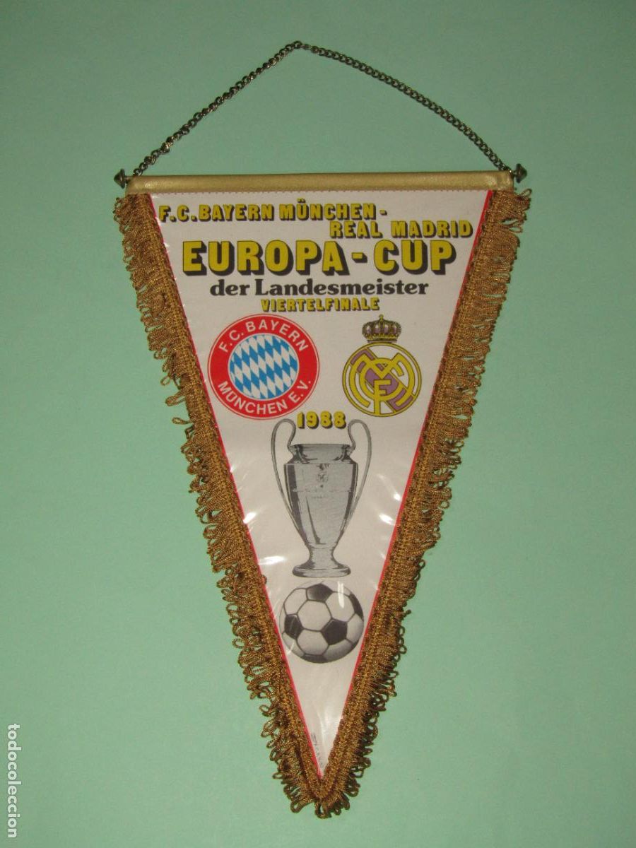 Coleccionismo deportivo: Antiguo Bander&iacute;n 4&ordm;s. de Final F.C. BAYERN M&Uuml;NCHEN E.V. - REAL MADRID C.F. en Munich en el a&ntilde;o 1988