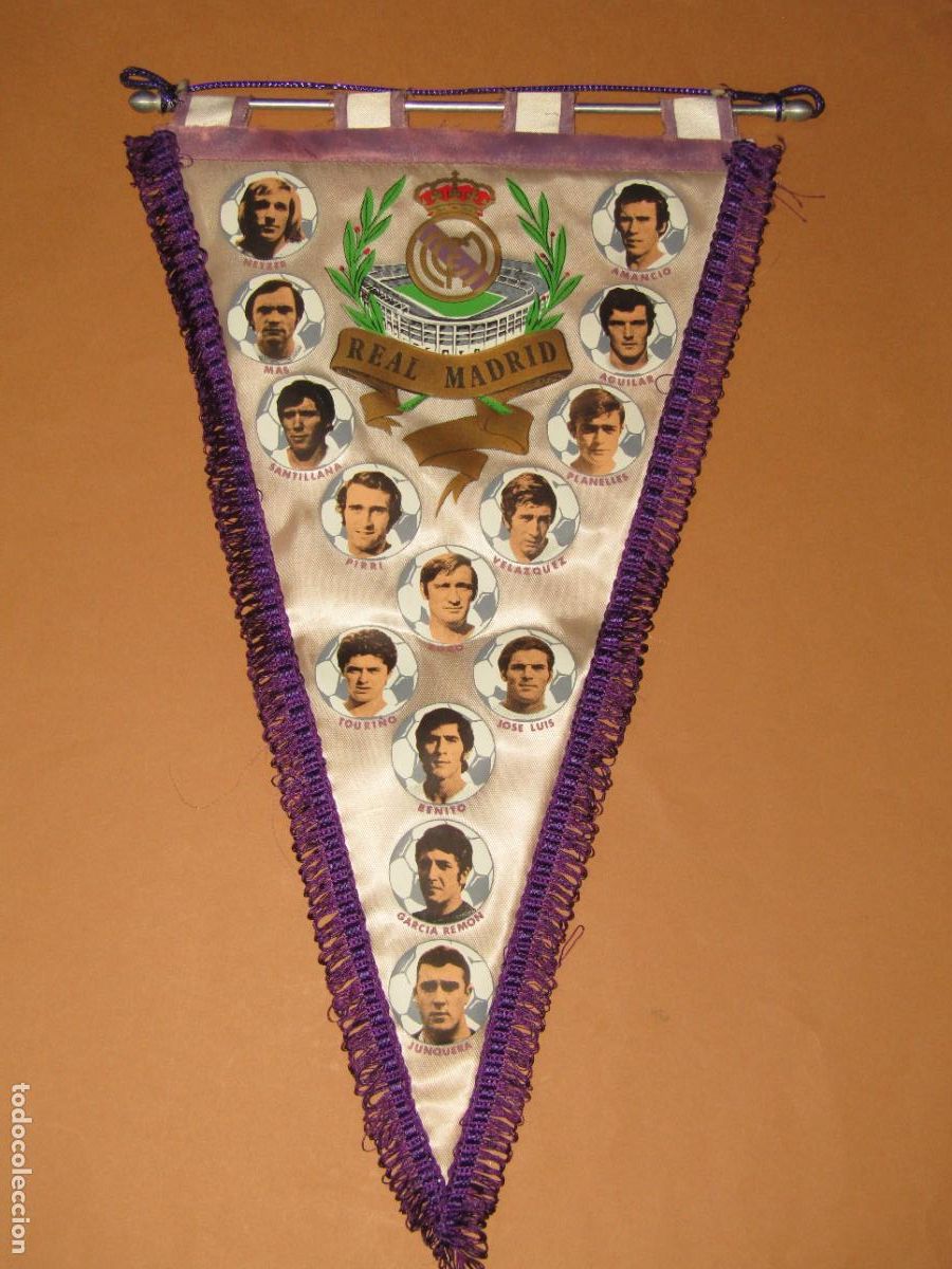 Coleccionismo deportivo: Antiguo Bander&iacute;n de Futbol Plantilla del REAL MADRID Liga 1973 - 1974, Netzer Vel&aacute;zquez Zoco Benito