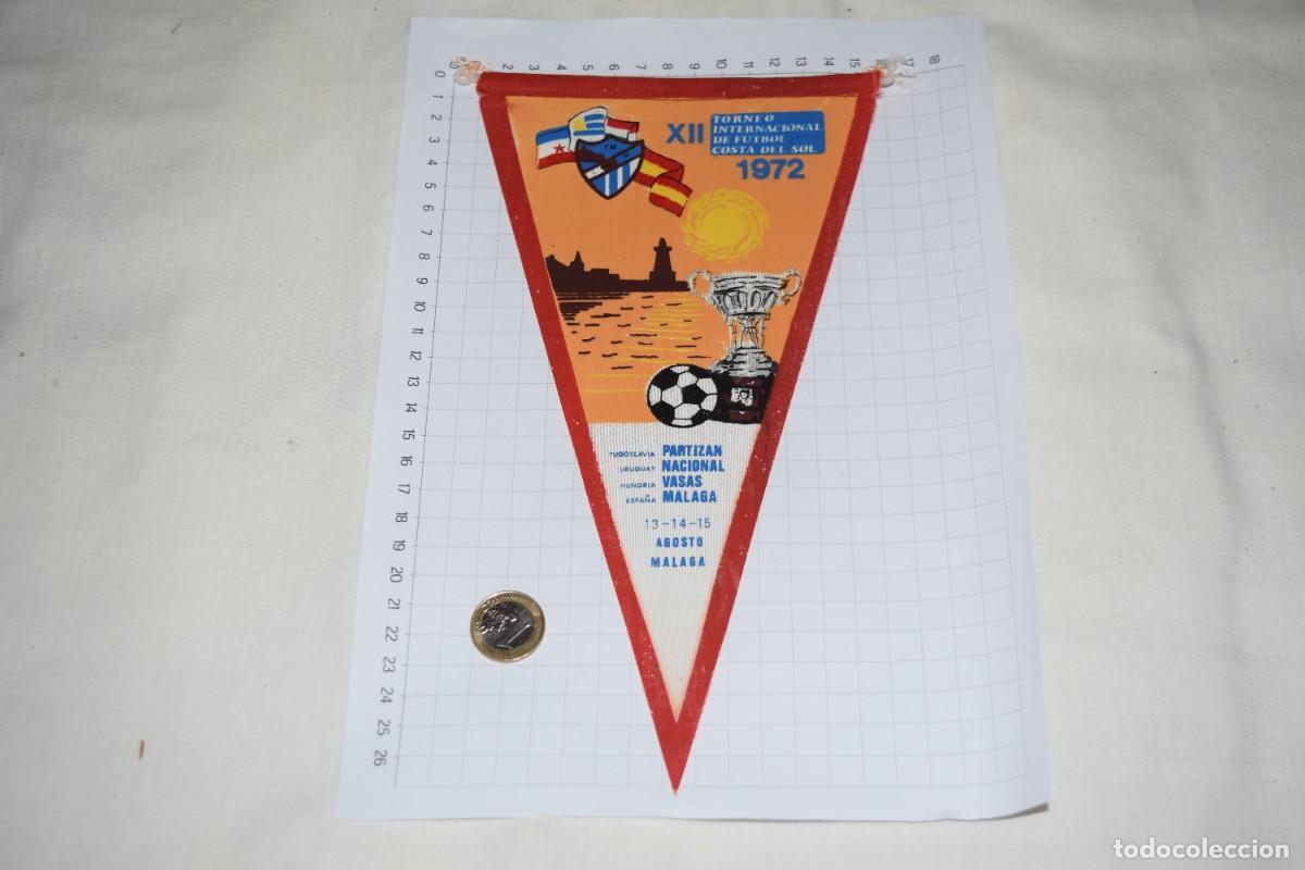 Coleccionismo deportivo: Vintage - Antiguo BANDER&Iacute;N - XII TORNEO INTERNACIONAL DE F&Uacute;TBOL COSTA DEL SOL 1972 - &iexcl;Mira fotos!