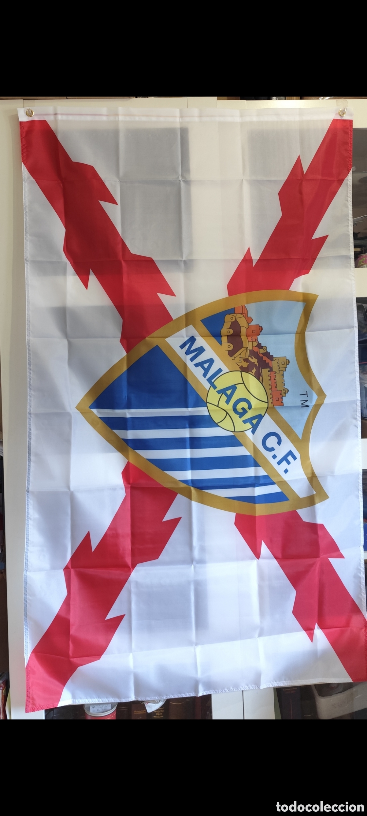 Coleccionismo deportivo: Bandera M&aacute;laga FC Cruz Borgo&ntilde;a roja