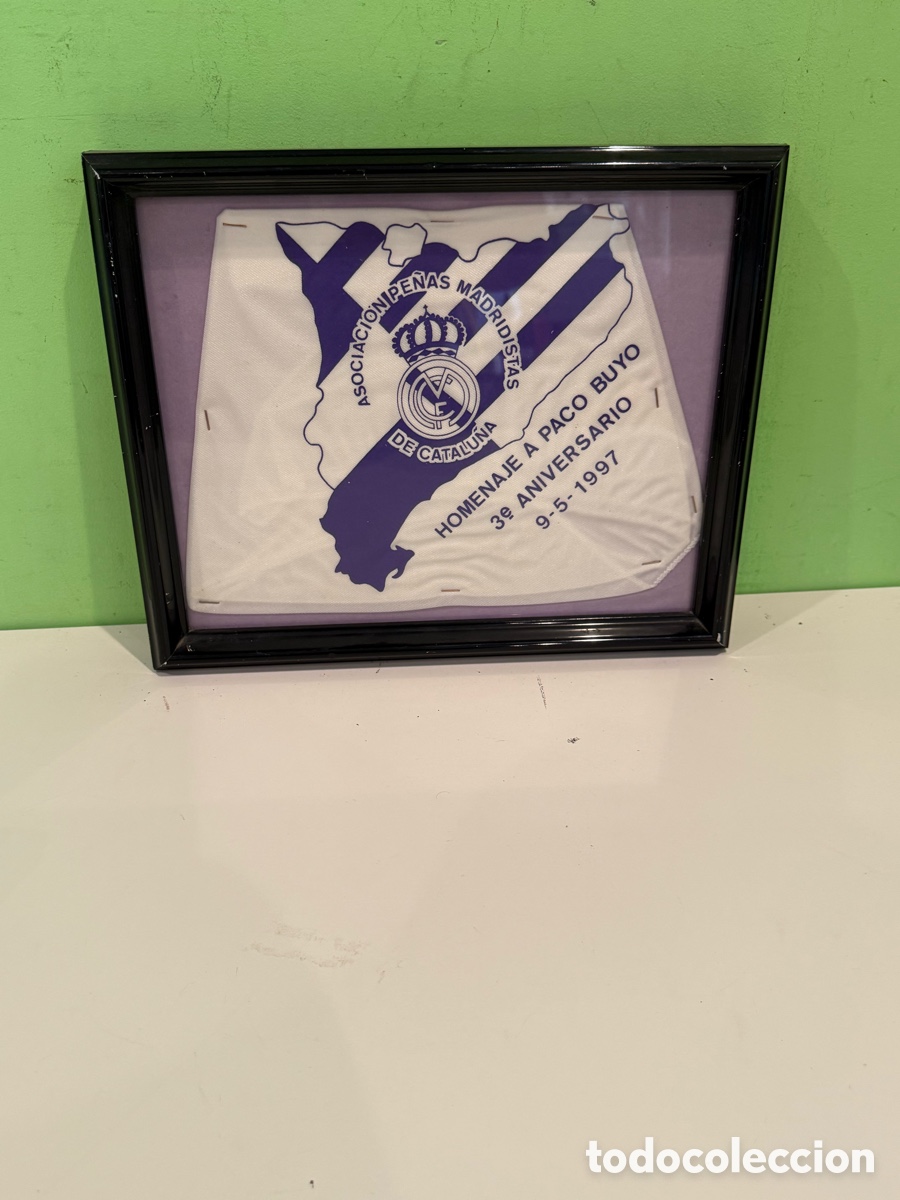 Collectionnisme sportif: Antiguo bander&iacute;n Real Madrid. Asociaci&oacute;n Pe&ntilde;as Madridistas de Catalu&ntilde;a. Homenaje Paco Buyo. 1997