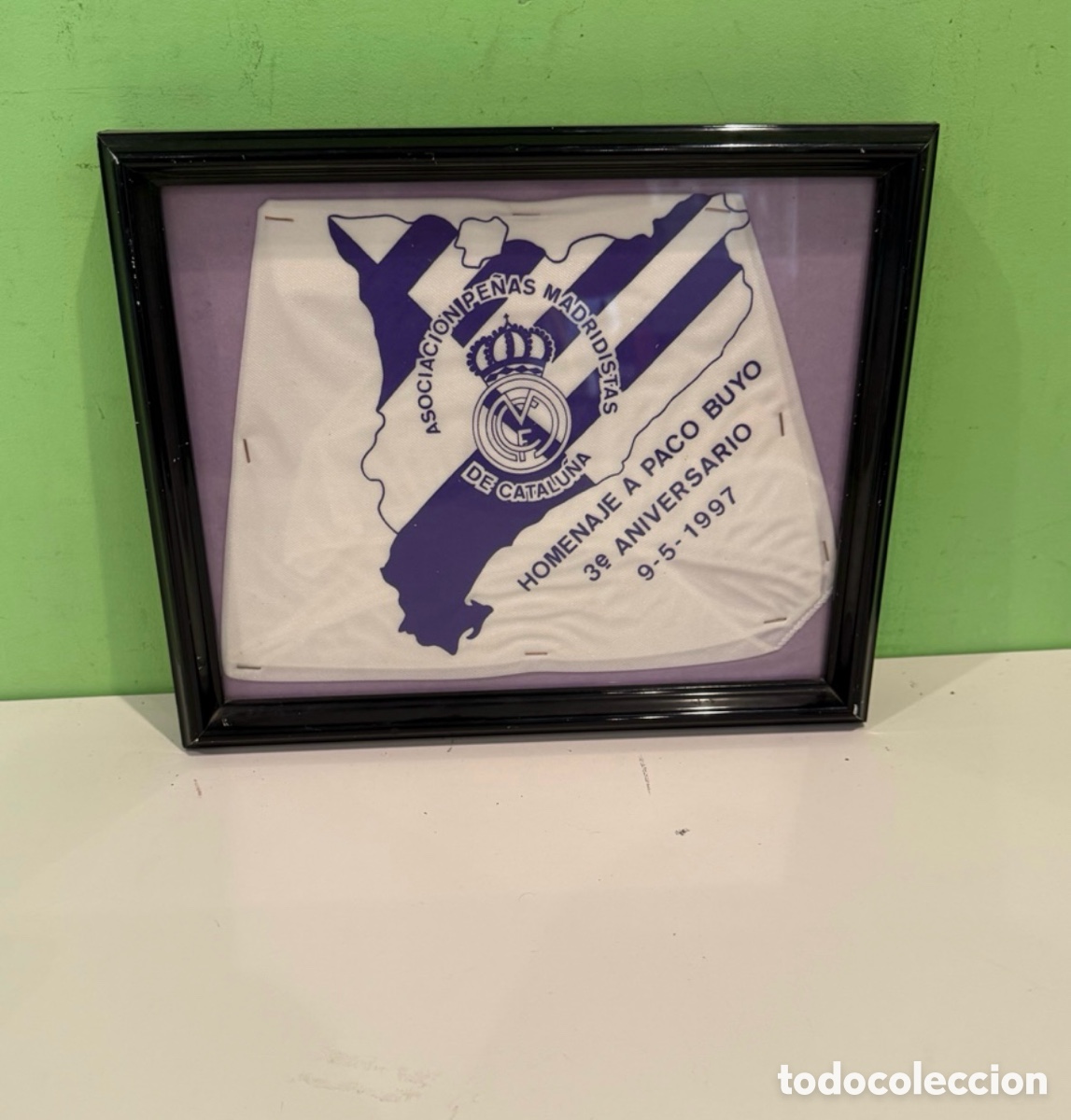 Coleccionismo deportivo: Antiguo bander&iacute;n Real Madrid. Asociaci&oacute;n Pe&ntilde;as Madridistas de Catalu&ntilde;a. Homenaje Paco Buyo. 1997