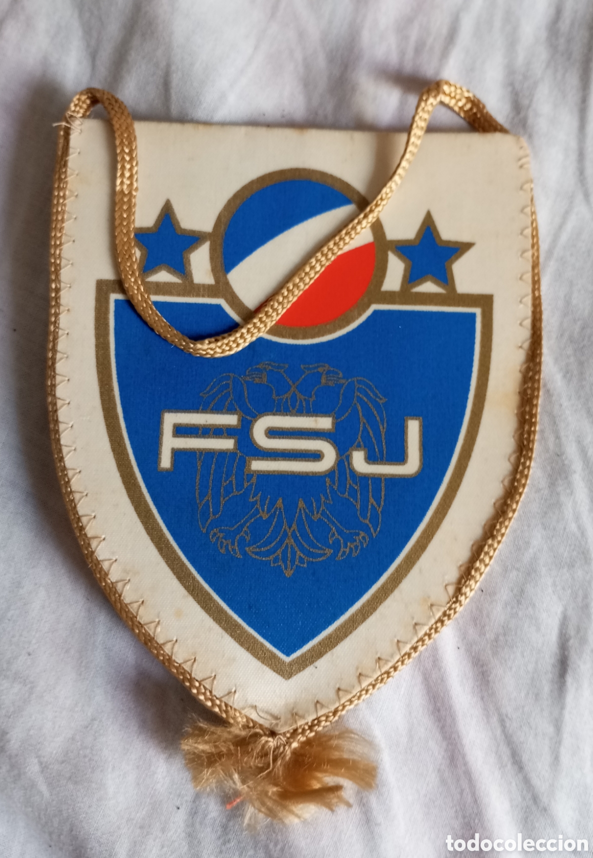 Coleccionismo deportivo: Bander&iacute;n de la Federaci&oacute;n de f&uacute;tbol de Yugoeslavia 12.10 cms