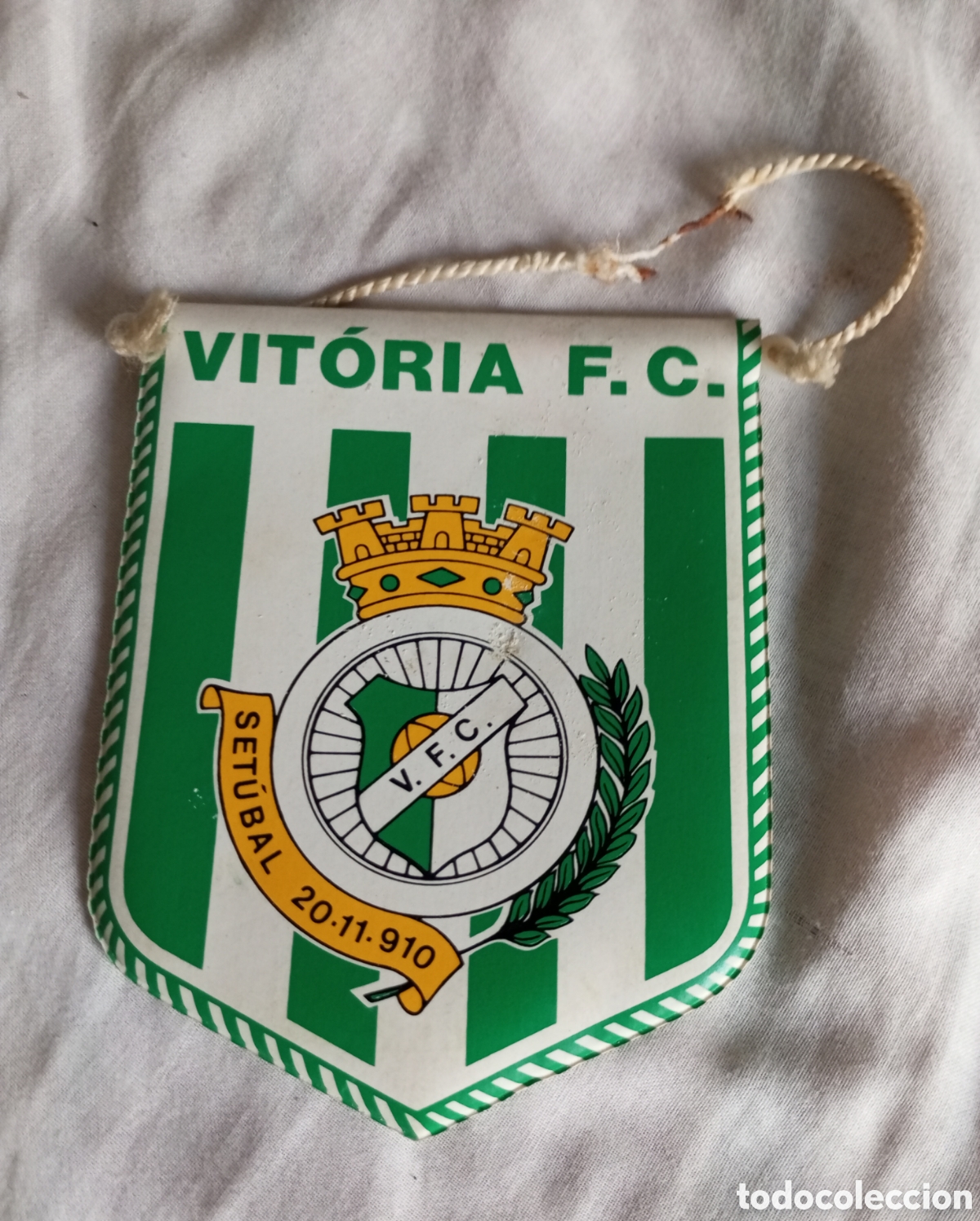 Coleccionismo deportivo: Bander&iacute;n Vitoria F.C. Setubal Portugal mide 11x9 cms