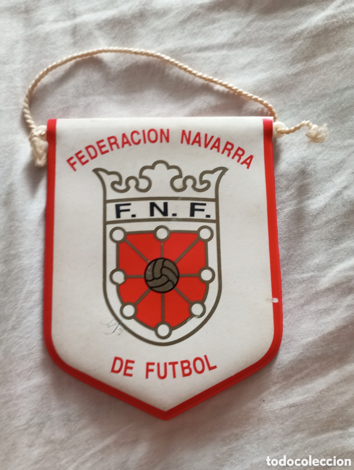 Coleccionismo deportivo: Bander&iacute;n federaci&oacute;n navarra de f&uacute;tbol 12x 8 cms