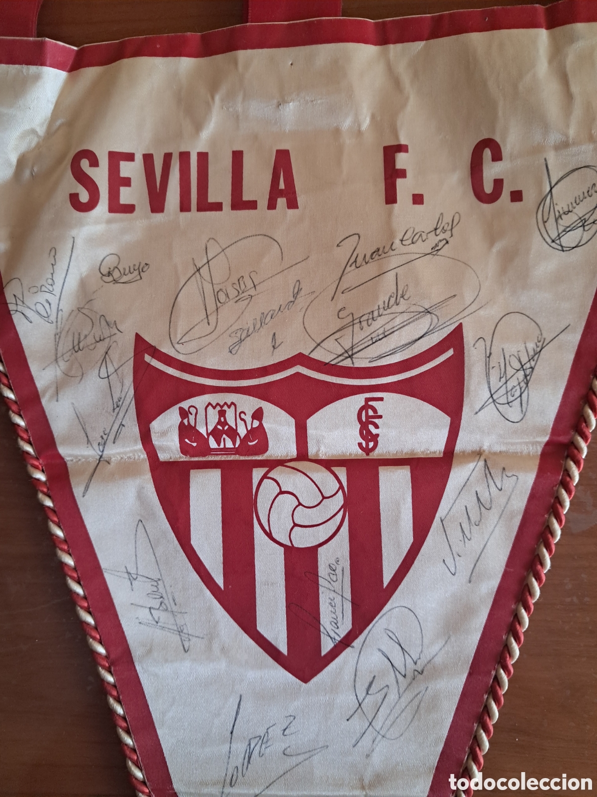 Coleccionismo deportivo: Banderin Sevilla Futbol Club,a&ntilde;os 80,firmado