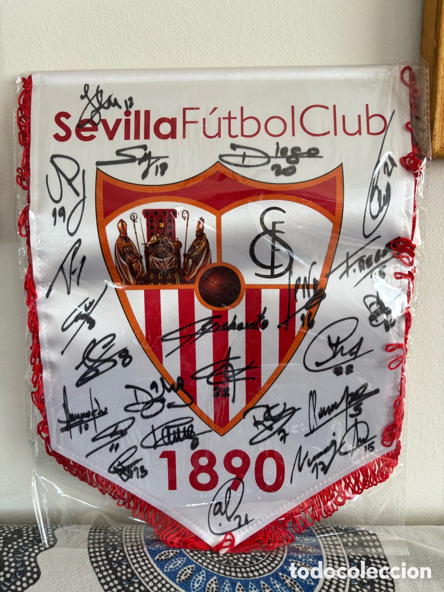 Coleccionismo deportivo: Bander&iacute;n oficial Sevilla FC firmado por plantilla