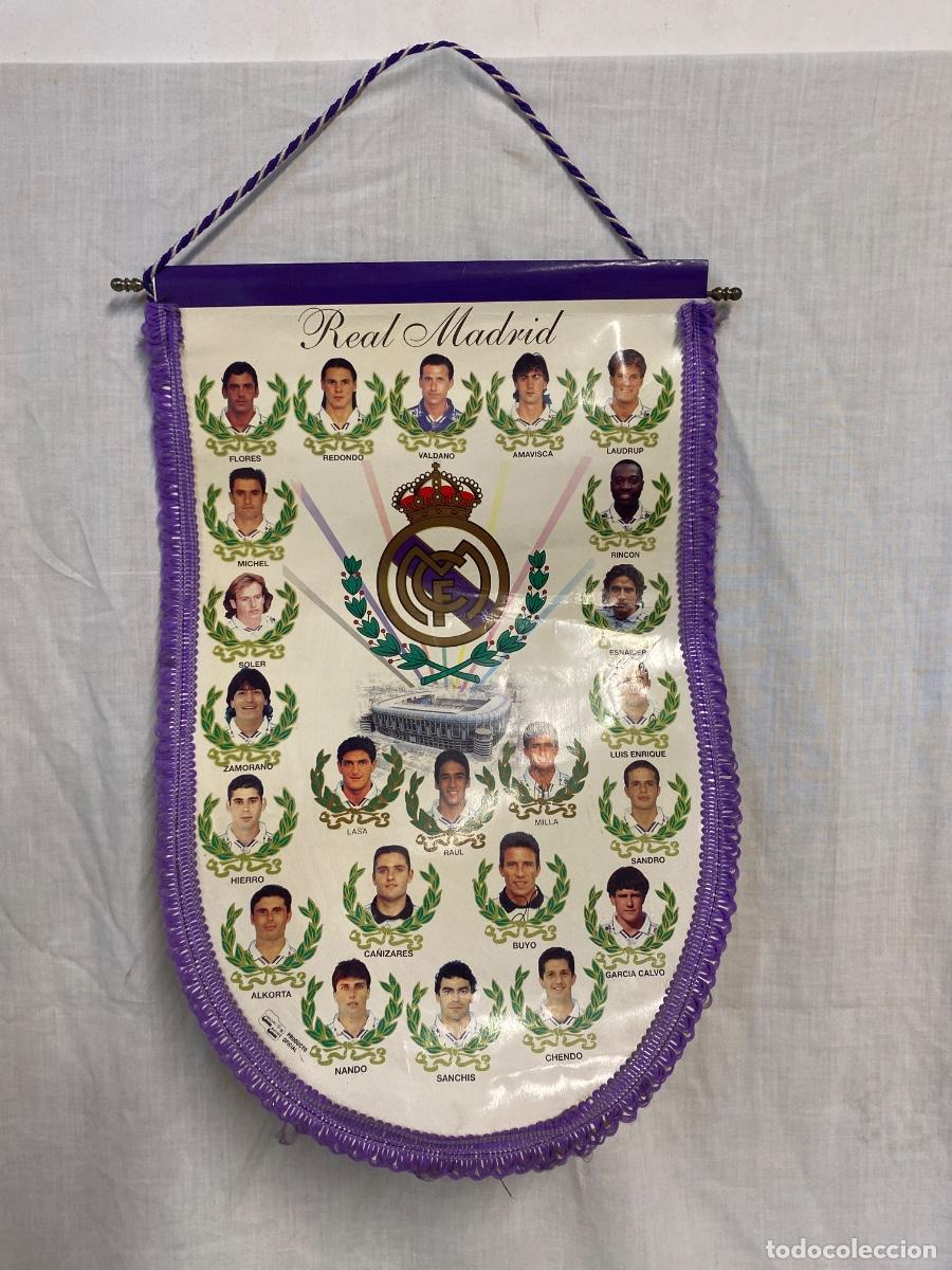 Coleccionismo deportivo: BANDER&Iacute;N DEL REAL MADRID VINTAGE.RAUL Y HIERRO.