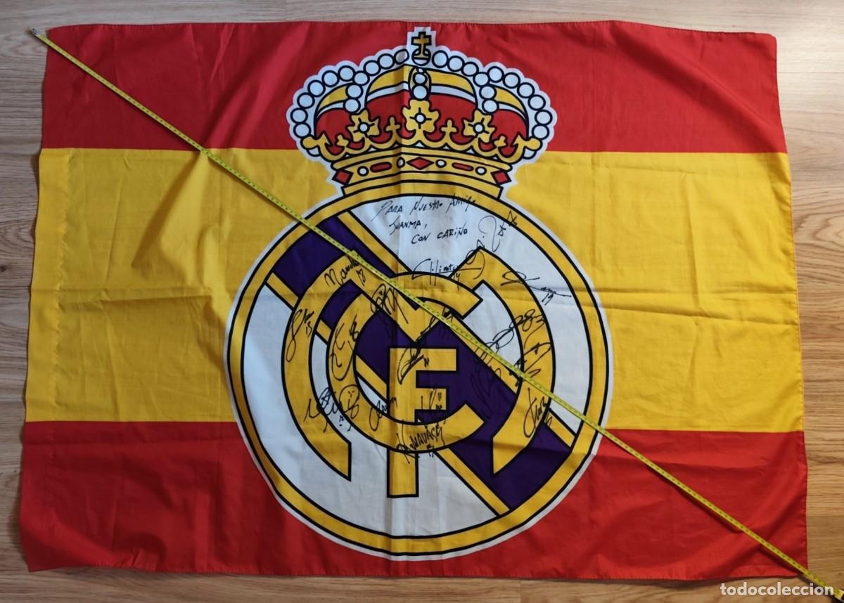 Coleccionismo deportivo: BANDERA REAL MADRID ESPA&Ntilde;A FIRMADA JUGADORES AUTOGRAFOS A&Ntilde;OS 90 128x93 cm