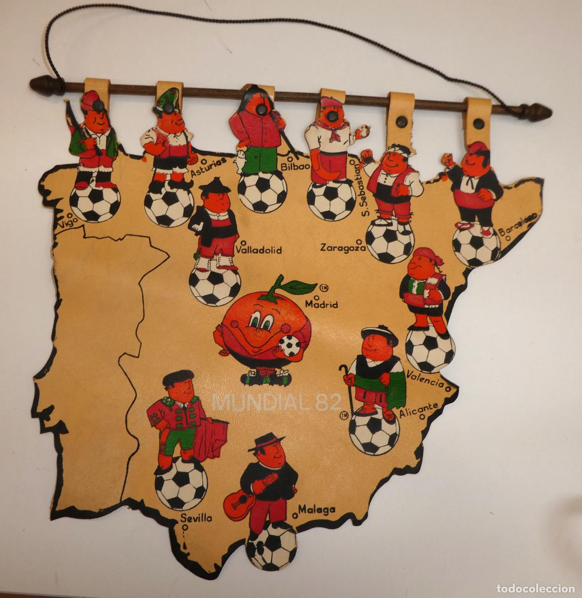 Coleccionismo deportivo: Escaso banderin del Mundial Espa&ntilde;a 82 en forma de mapa en piel, mide 35X33 cm