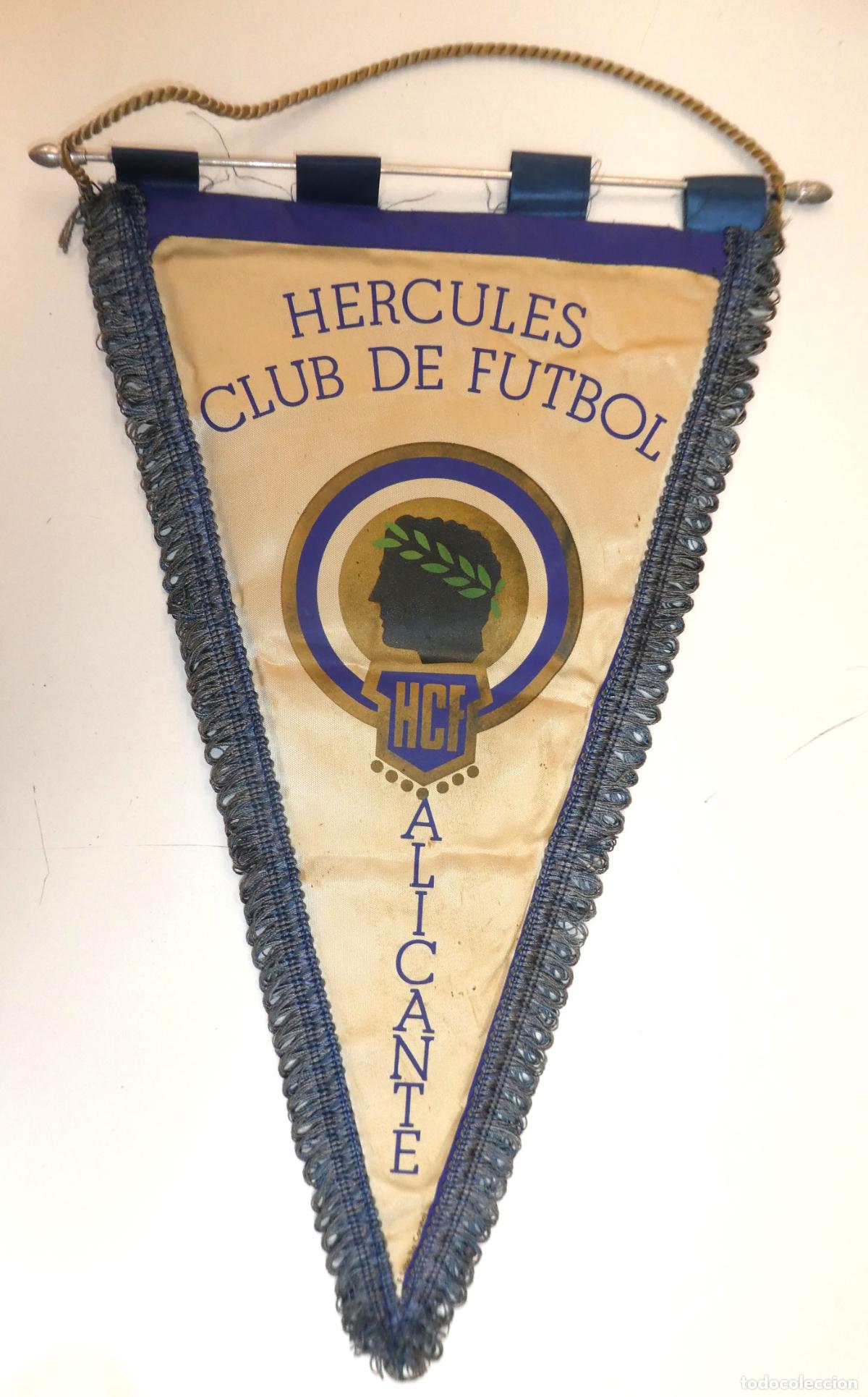 Coleccionismo deportivo: Escaso Bander&iacute;n de f&uacute;tbol ,H&eacute;rcules de Alicante, a&ntilde;os 80, mide 44X28 cm