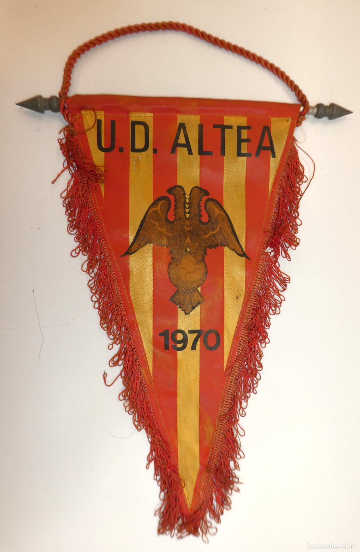 Coleccionismo deportivo: Escaso banderin UD Altea 1970 , mide 27X15 cm